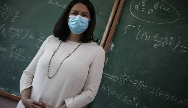 Τηλεκπαίδευση: Κόλαφος από την Αρχή Προστασίας Δεδομένων - Εκθετη η Κεραμέως