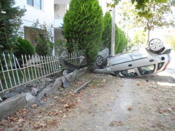 Τούμπα αυτοκινήτου στην οδό Κρήτης