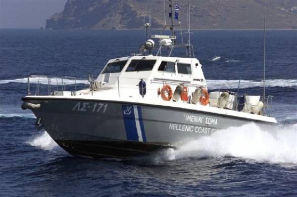 Σκάφος με μετανάστες στα ανοιχτά της Μεσσηνίας