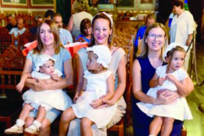 Καλαμάτα: Βάπτιση τριών αδελφών κοριτσιών με πρωτοβουλία συλλόγου καθηγητών