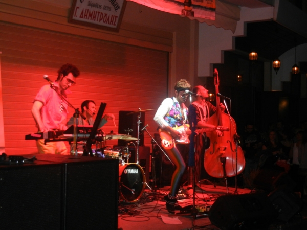 Ανατρεπτικές μελωδίες από τους "Burger Project" στα Παπλωματάδικα