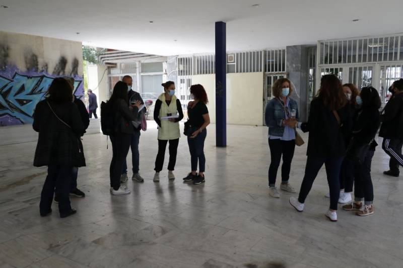 Καλαμάτα: Διαμαρτυρία από εκπαιδευτικούς για τα Πειραματικά (βίντεο)