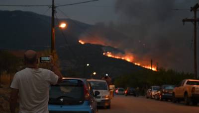 Αναζωπύρωση στο Φρούριo της Φυλής στην Πάρνηθα – Τρεις ενεργές εστίες στην Βοιωτία (βίντεο)