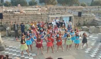 Κέρδισαν τις εντυπώσεις οι "Νεφέλες" της Πειραματικής Σκηνής στην Αρχαία Μεσσήνη (βίντεο)