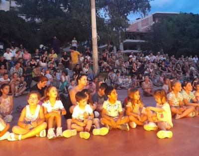 Αφθονο γέλιο στην παράσταση «Ο Καραγκιόζης καταζητούμενος»