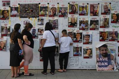 Ξεκίνησε η απελευθέρωση ομήρων της Χαμάς – Με ελικόπτερα η μεταφορά τους (βίντεο)