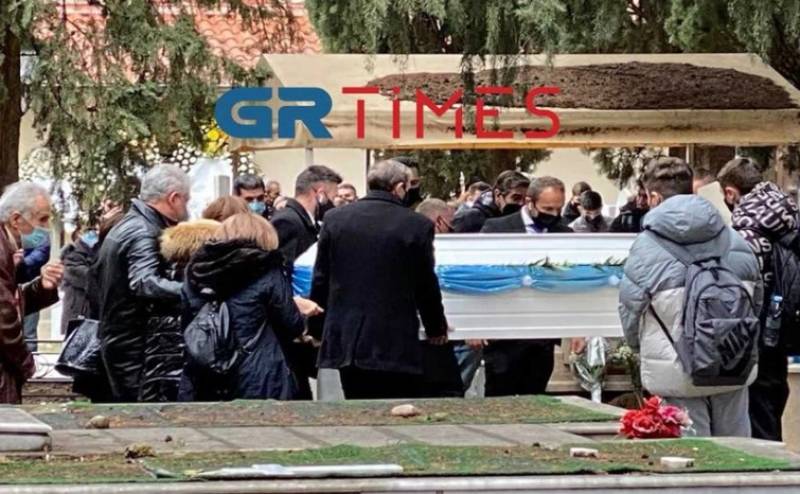 Δολοφονία 19χρονου: Θλίψη στο τελευταίο αντίο στη Βέροια (Βίντεο)