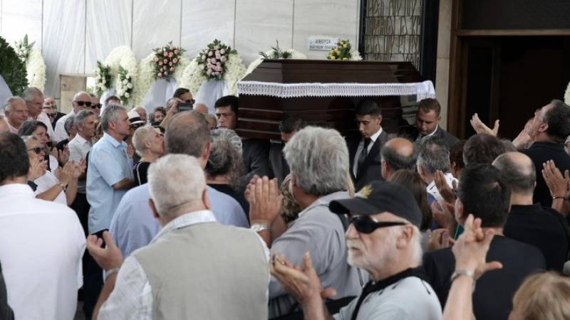 Το τελευταίο αντίο στον Μάνο Ελευθερίου