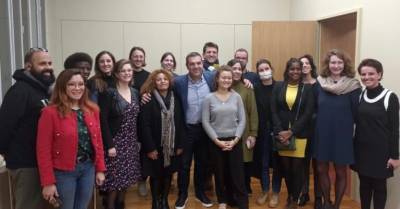 Συναντήσεις Τσίπρα στο Παρίσι “με παλιούς φίλους αλλά και με μελλοντικούς πρωταγωνιστές”