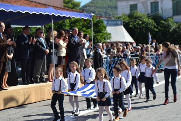 Παρέλαση στην Κυπαρισσία (φωτογραφίες)