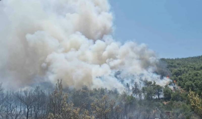 Βελτιωμένη η εικόνα της πυρκαγιάς στο Άνω Σούλι Μαραθώνα (βίντεο)