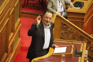 Λαφαζάνης: Σκοτεινά κέντρα ονειρεύονται την ανωμαλία στη χώρα