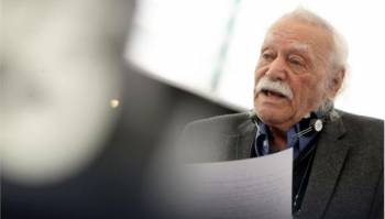 Γλέζος: «Χρέος της Ελλάδας είναι να υπερασπίσει τους πολίτες της»