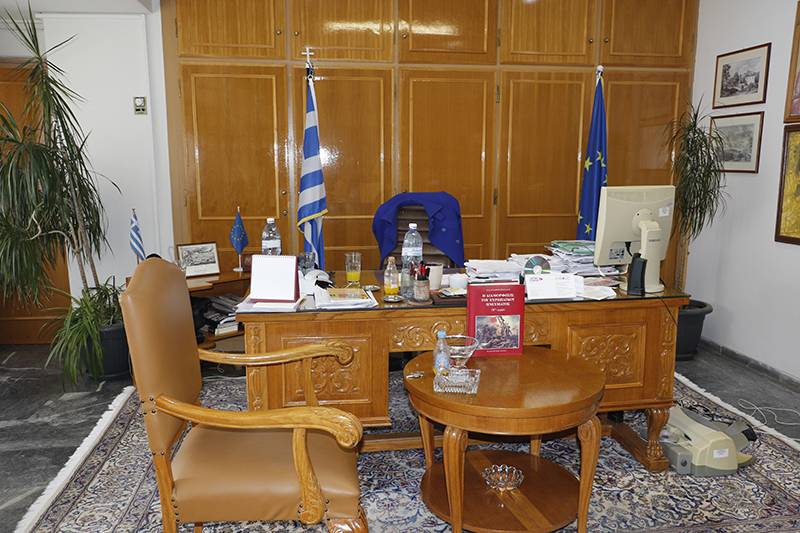 Μεθόδευση για… έξωση Αλειφέρη: Νέο γραφείο φτιάχνει στην Καλαμάτα ο Τατούλης