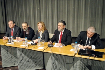 Παρουσίαση βιβλίου Τάσου Αποστολόπουλου: Εντονο πολιτικό χρώμα σε πυκνό ακροατήριο