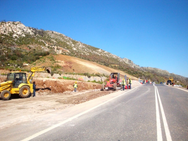 Εργα για την παράκαμψη στο Δερβένι (Βίντεο)