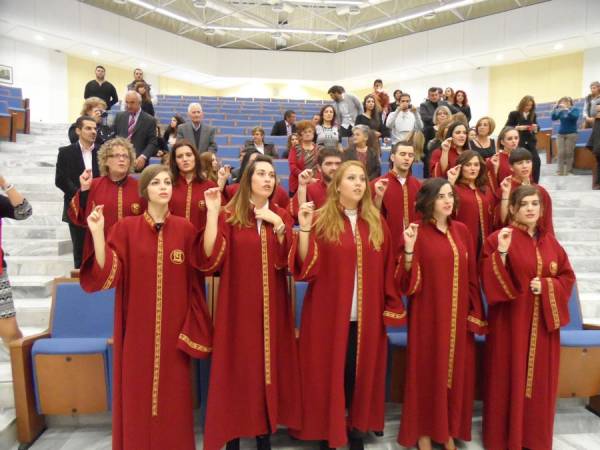 Ορκίστηκαν οι πρώτοι 15 απόφοιτοι Λογοθεραπείας του ΤΕΙ Πελοποννήσου (βίντεο)