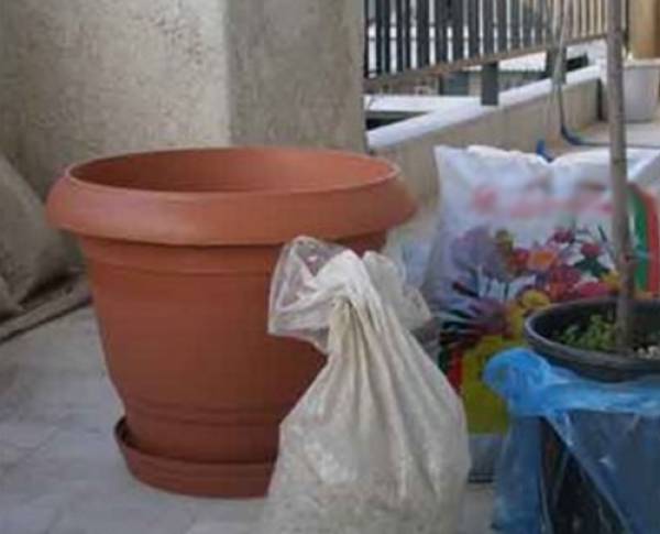 Εκλεψαν 100.000 ευρώ από γλάστρα σε μπαλκόνι