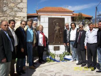 Μνημείο πεσόντων υπέρ Πατρίδος στην Πλάτσα