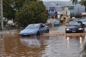 Υπερχείλισε ο ποταμός Αρις - Σοβαρά προβλήματα σε Θουρία, Ασπρόχωμα, Γαρδίκι και Ταΰγετο