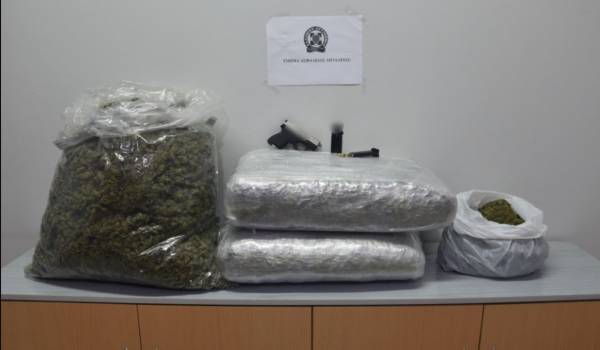 Τρεις συλλήψεις για 20 κιλά χασίς στο ΣΕΑ Αιγίου