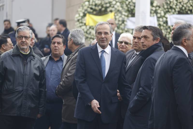 Μεσσηνία: Σαμαρας - Χρυσομάλλης - Μαντάς στην κηδεία του τέως βασιλιά Κωνσταντίνου (βίντεο)