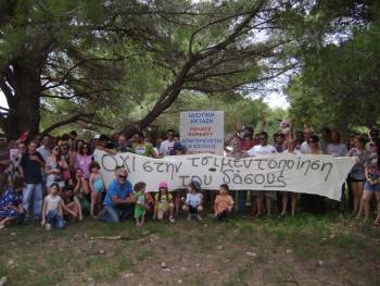 Ανθρώπινη αλυσίδα προστασίας του δάσους της Ελαίας