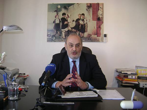 Κατσίβελας κατά Μάκαρη για το Νοσοκομείο Κυπαρισσίας