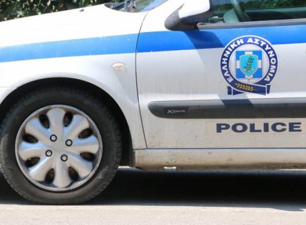 Σύλληψη μάνας και γιου για χασίς και όπλο στο Ασπρόχωμα