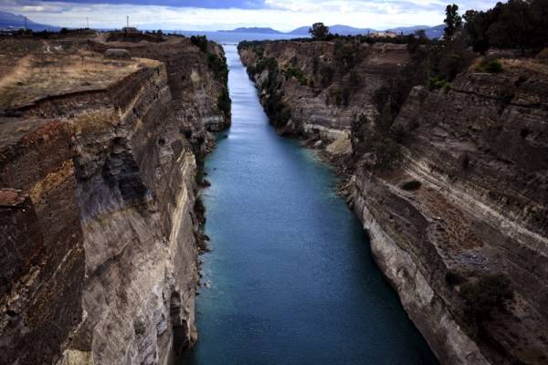 Παραμένει κλειστός για τη ναυσιπλοϊα ο Ισθμός της Κορίνθου