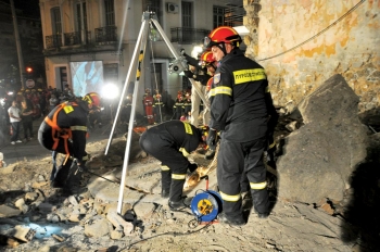 Εντυπωσιακή άσκηση διάσωσης από σεισμό (φωτό)