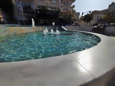 Σκουπίδια στα σιντριβάνια