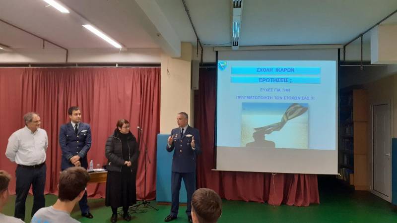 Ο διοικητής της 120 ΠΕΑ στα Εκπαιδευτήρια Μπουγά