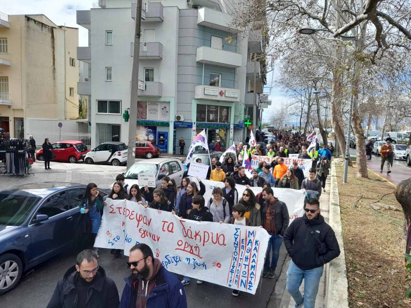 Δύο μεγάλες συγκεντρώσεις στην Καλαμάτα για "απόδοση ευθυνών για το έγκλημα των Τεμπών" (βίντεο-φωτογραφίες)