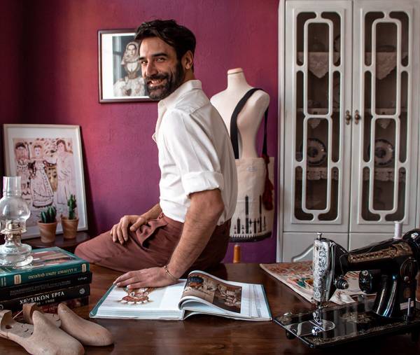 Τσάντες “UYA” με στιλ από τον Καλαματιανό Κων. Γιαννακόπουλο