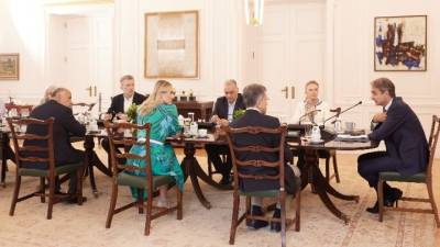 Ο Κυρ. Μητσοτάκης συναντήθηκε με τους ευρωβουλευτές της ΝΔ στο Μέγαρο Μαξίμου