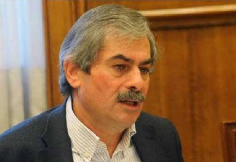 Με τον σταφιδοπαραγωγό ή με τον νεκροθάφτη; Διαλέξτε επιτέλους κ. Νίκα στρατόπεδο!