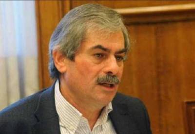 Με τον σταφιδοπαραγωγό ή με τον νεκροθάφτη; Διαλέξτε επιτέλους κ. Νίκα στρατόπεδο!