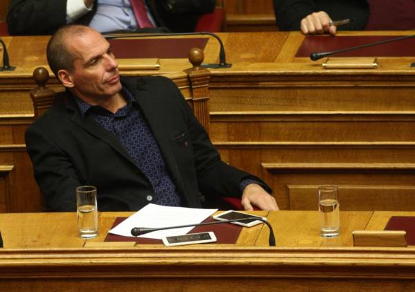 "Καρδιοκατακτητής" στη Γερμανία ο Γιάνης Βαρουφάκης