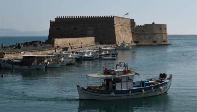 Πτώμα 45χρονης στο λιμενοβραχίονα του Ηρακλείου