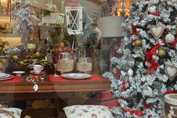 Το εορταστικό ωράριο σε Καλαμάτα και Κυπαρισσία