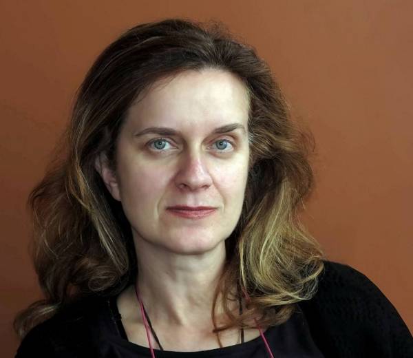 Η Χαρά Νικολακοπούλου στην “Ε” για το νέο της βιβλίο: «Μια τρυφερή καρδιά στο βάθος και άλλες ιστορίες»