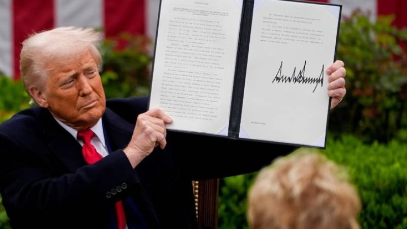 Ο Ντ. Τραμπ αλλάζει τους μεταπολεμικούς κανόνες του εμπορίου