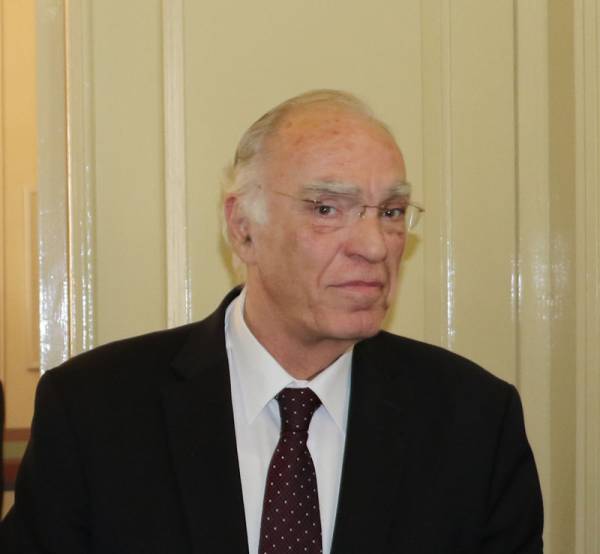 Μπέρδεψε τα αυτοκίνητα ο Β. Λεβέντης