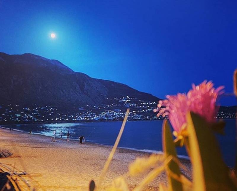 Καλαμάτα: Όμορφες εικόνες από την τελευταία υπερπανσέληνο του 2020