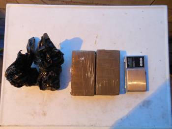 Ναρκωτικά και ηλεκτρονικές συσκευές σε καταυλισμό τσιγγάνων (φωτογραφίες)