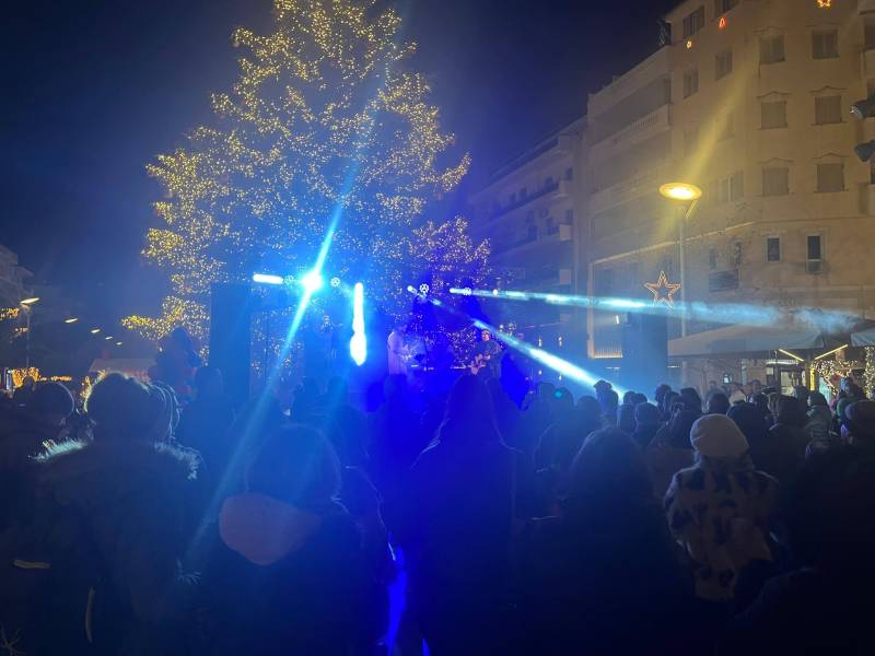 Με μουσική, ευχές και πλήθος κόσμου η υποδοχή του 2026 στην Καλαμάτα