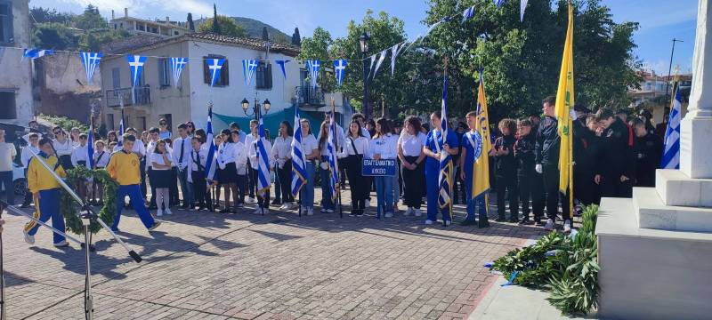 Κυπαρισσία: Κατάθεση στεφάνων για την επέτειο της 28ης Οκτωβρίου (φωτογραφίες)