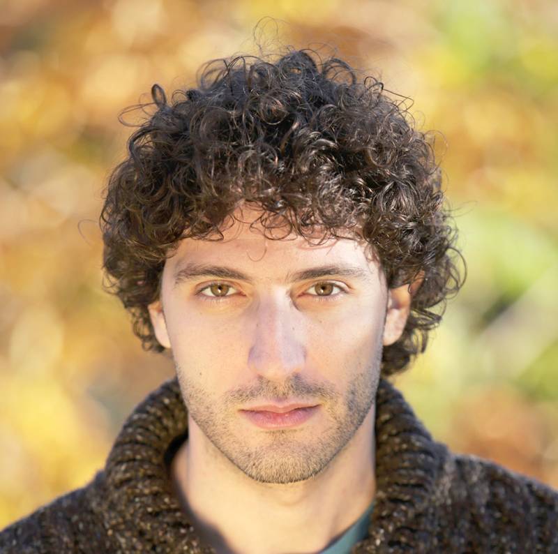 Ο Καλαματιανός Γ. Δεδούσης στην “Ε”: “Ως συνθέτης, μουσικός, αλλά και ως ερευνητής, επιδιώκω να βρίσκομαι ανάμεσα σε κόσμο”