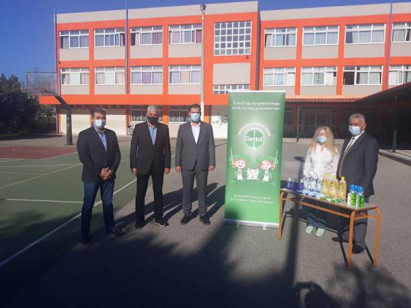 Καλαμάτα: Πρόγραμμα διανομής αντισηπτικών σε δημοτικά σχολεία από την ΚΕΔΕ